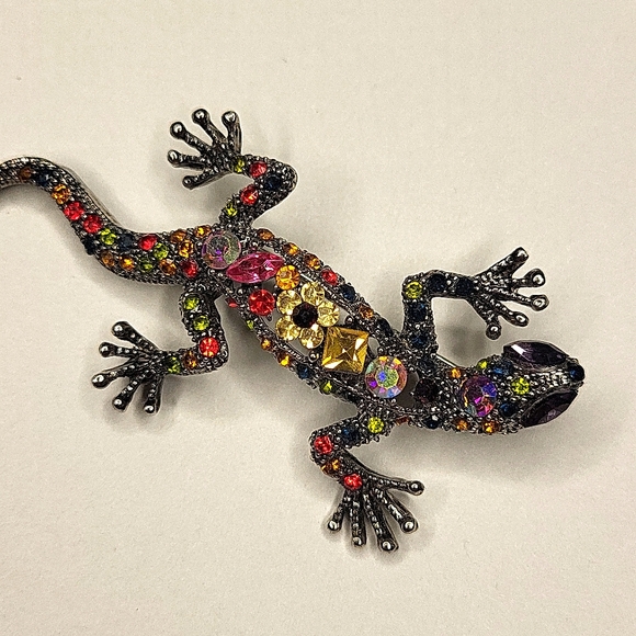 Jewelry - Colorful Rhinestone Gecko Brooch